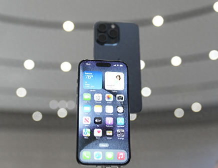 绩溪Apple维修站分享买iPhone15还是华为Mate60